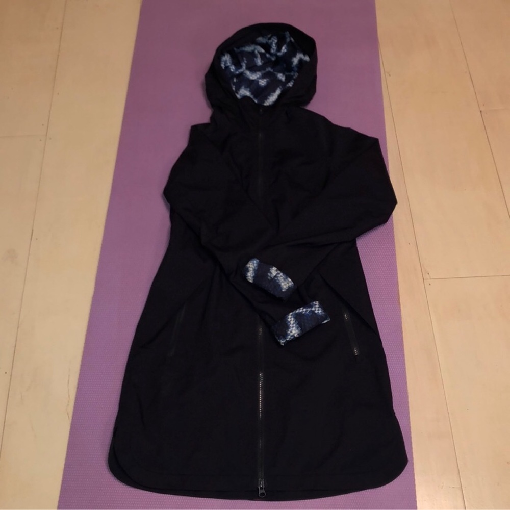 Lululemon 🍋 Rain Jacket (navy blue)